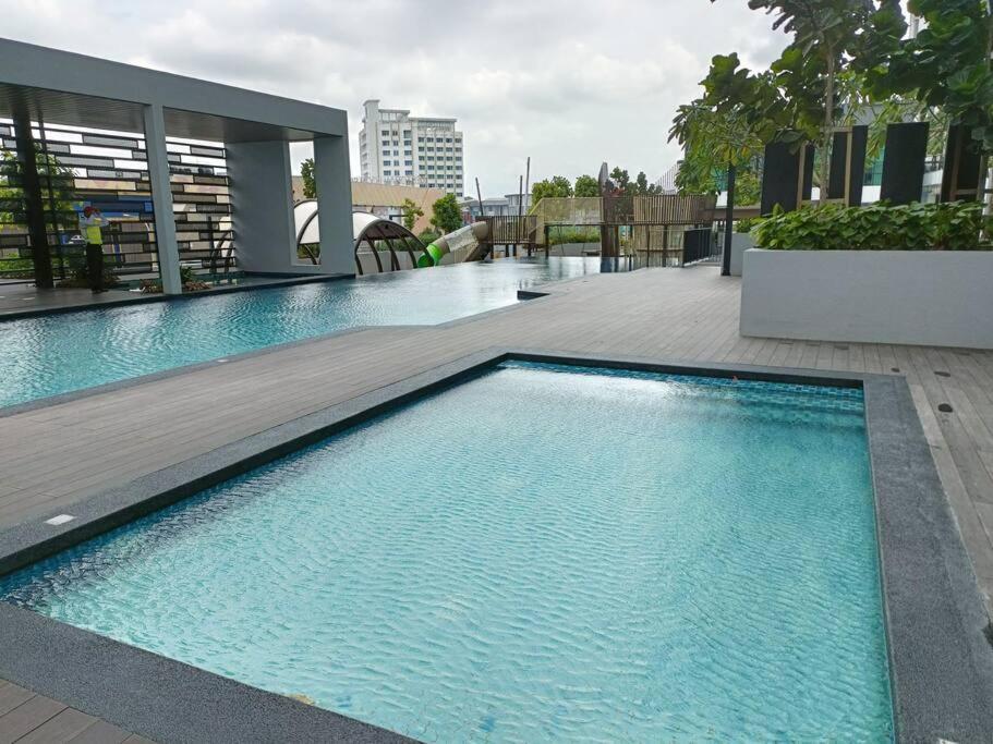דירות ג'והור בהרו Sky Trees 4 Guests High Floor Smart Tv Garden View A1801 מראה חיצוני תמונה