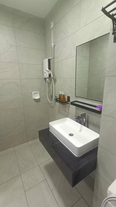 דירות ג'והור בהרו Sky Trees 4 Guests High Floor Smart Tv Garden View A1801 מראה חיצוני תמונה